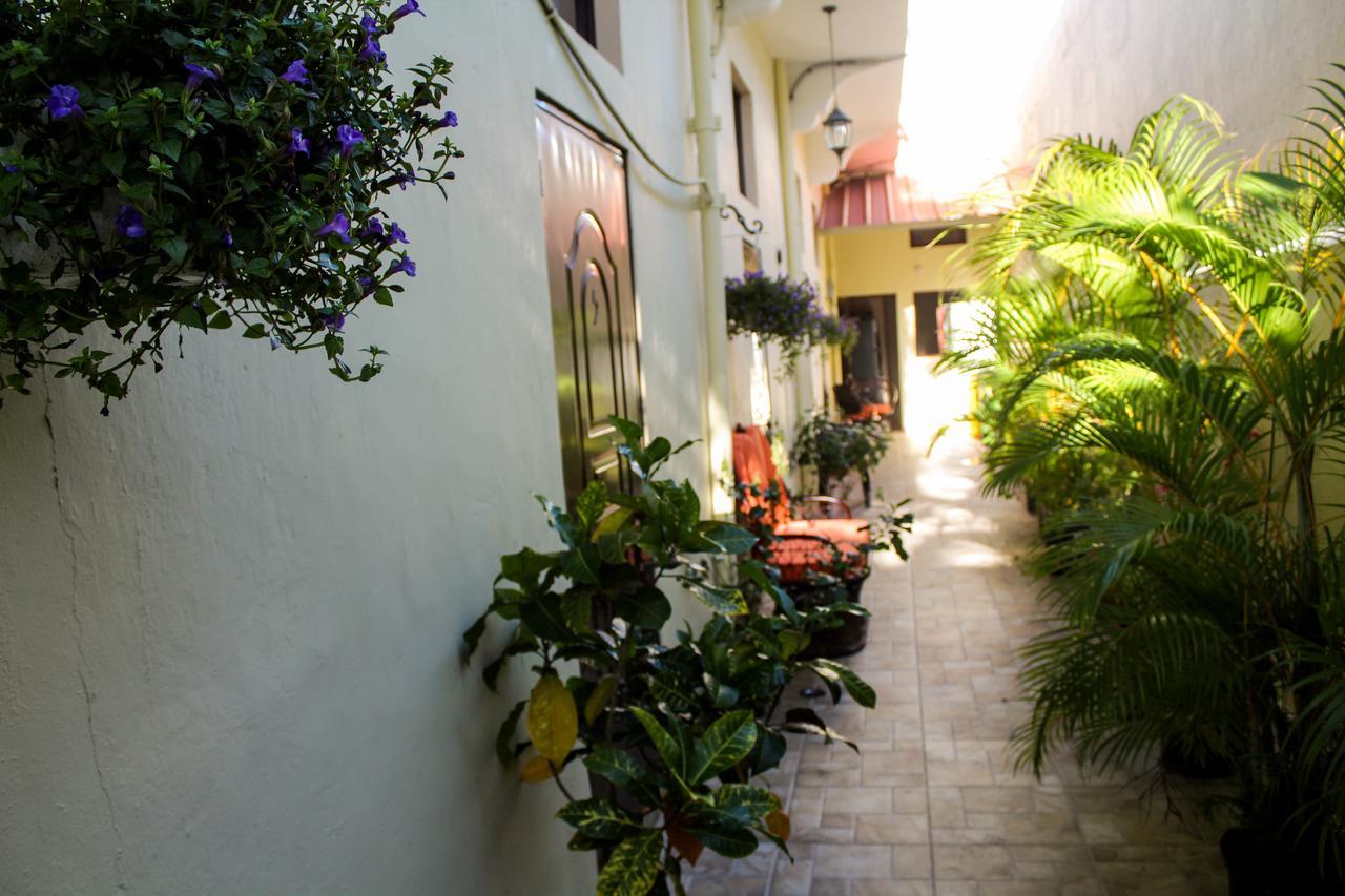 Colonial Charm Hostel Санто Доминго Екстериор снимка